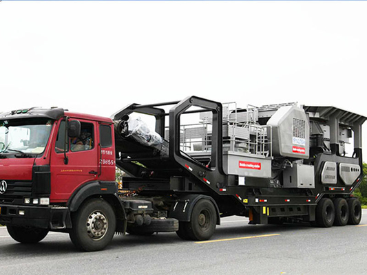Semi-automatica Mobile 69 Jaw Mounted Crusher Rock Crushing Machine con potenza di 91,5 kW