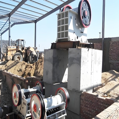 Crusher per mascelle di roccia/merce/mineria con dimensioni di ingresso da 0 a 410 mm e servizio post-vendita di 1 anno