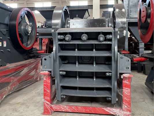 PE250*400 Macchine mobili per la frantumazione delle rocce Macchine per la frantumazione delle mascelle con alta capacità T/H 0,4-7,5 e motore CA
