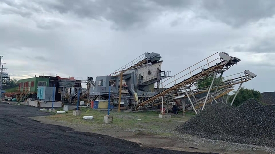 Semi-automatica Mobile 69 Jaw Mounted Crusher Rock Crushing Machine con potenza di 91,5 kW