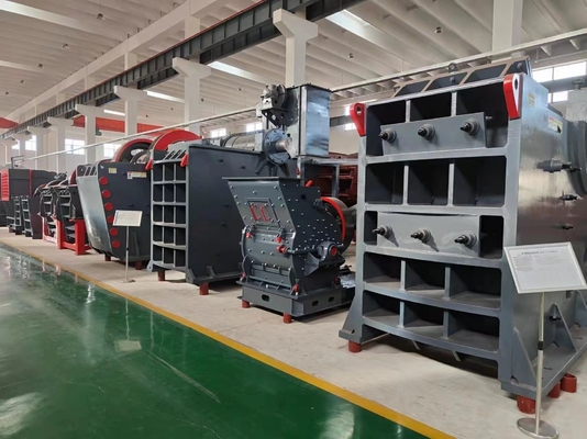 Macchina di frantumazione di pietra primaria con capacità standard T/H 5-800tph e nastri trasportatori