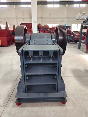 Macchina di frantumazione di pietra primaria con capacità standard T/H 5-800tph e nastri trasportatori