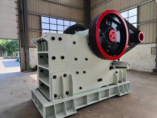 Aggregazione di roccia di marmo 10-100tph Stone Jaw Crusher con schermo vibrante e motore AC