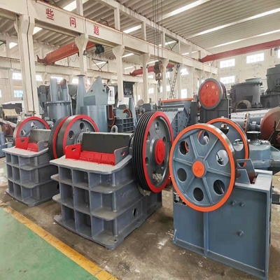 Macchine per la frantumazione di pietre per l'estrazione del minerale Macchine per la frantumazione della mascella Pec con potenza motrice da 90 a 400 kW