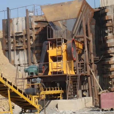 Pec Ore Jaw Crusher con Vibrating Screen Outlet Dimensione 100-300mm e prestazioni