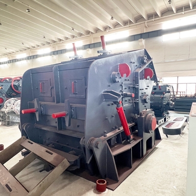 Servizio post-vendita 1 anno Competitive PF1315 Impact Crusher per la miniera di cantine a Sell