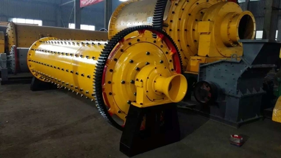Ingegnere assegnato 10-100tph Ore Ball Mill da con velocità di rotazione 18-37kw